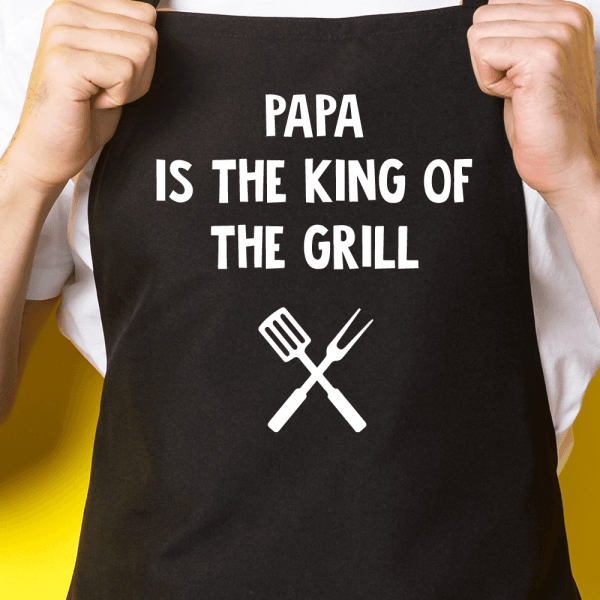 Zwart keukenschort / BBQ-schort met tekst | Papa is the king of the grill