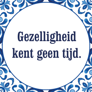 Tegeltje met spreuk: Gezelligheid kent geen tijd | Keramisch tegeltje