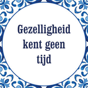 Tegeltje met spreuk: Gezelligheid kent geen tijd